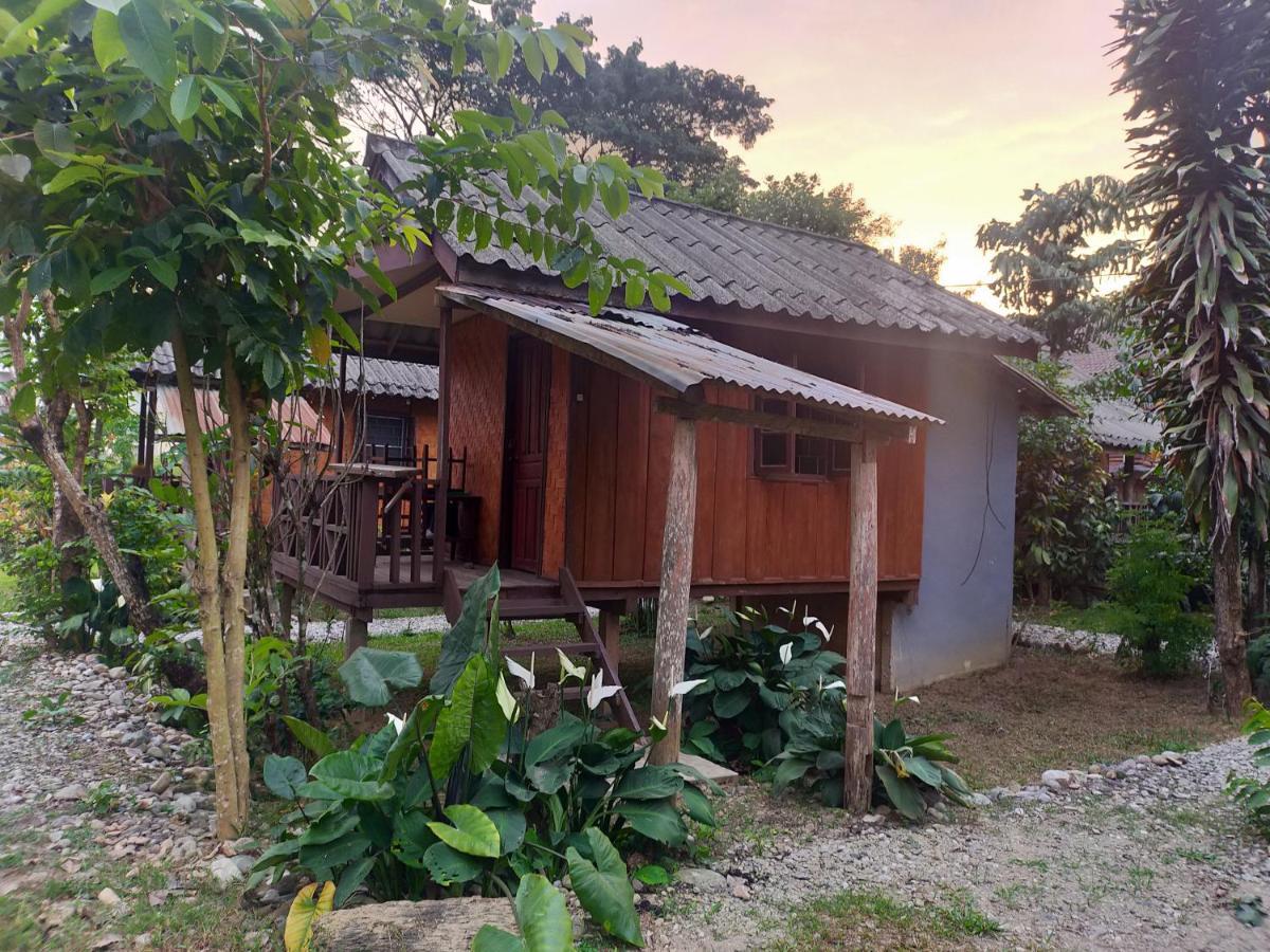 Pasanchai Bungalow Vang Vieng Exteriör bild