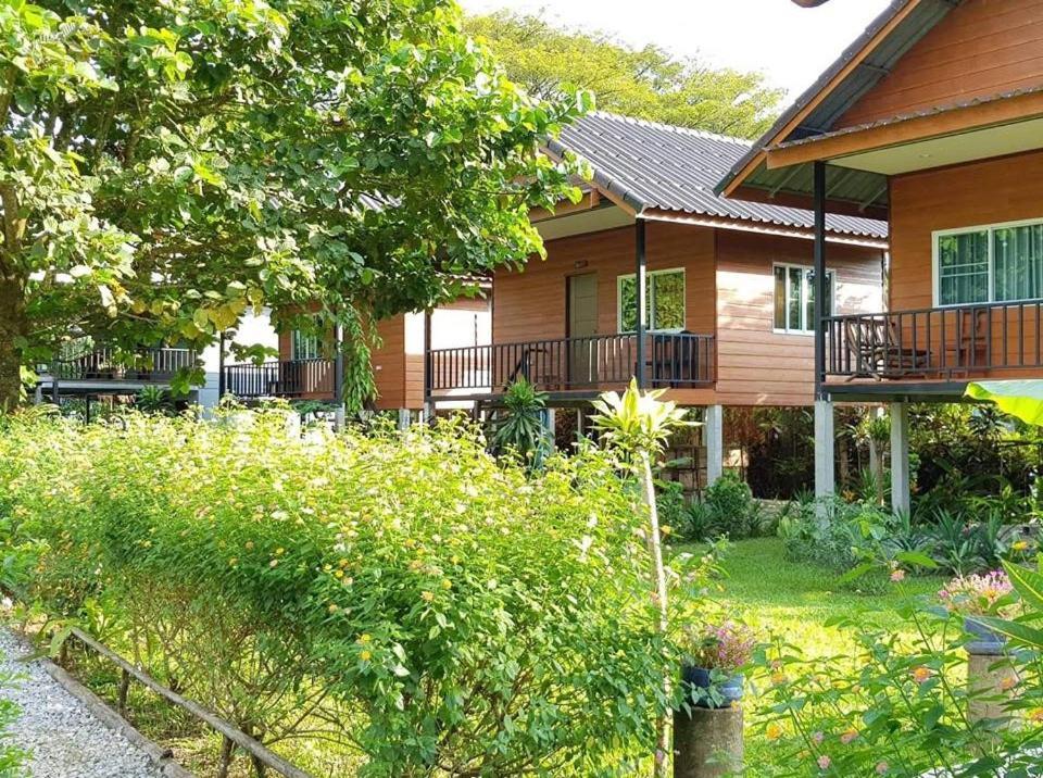 Pasanchai Bungalow Vang Vieng Exteriör bild