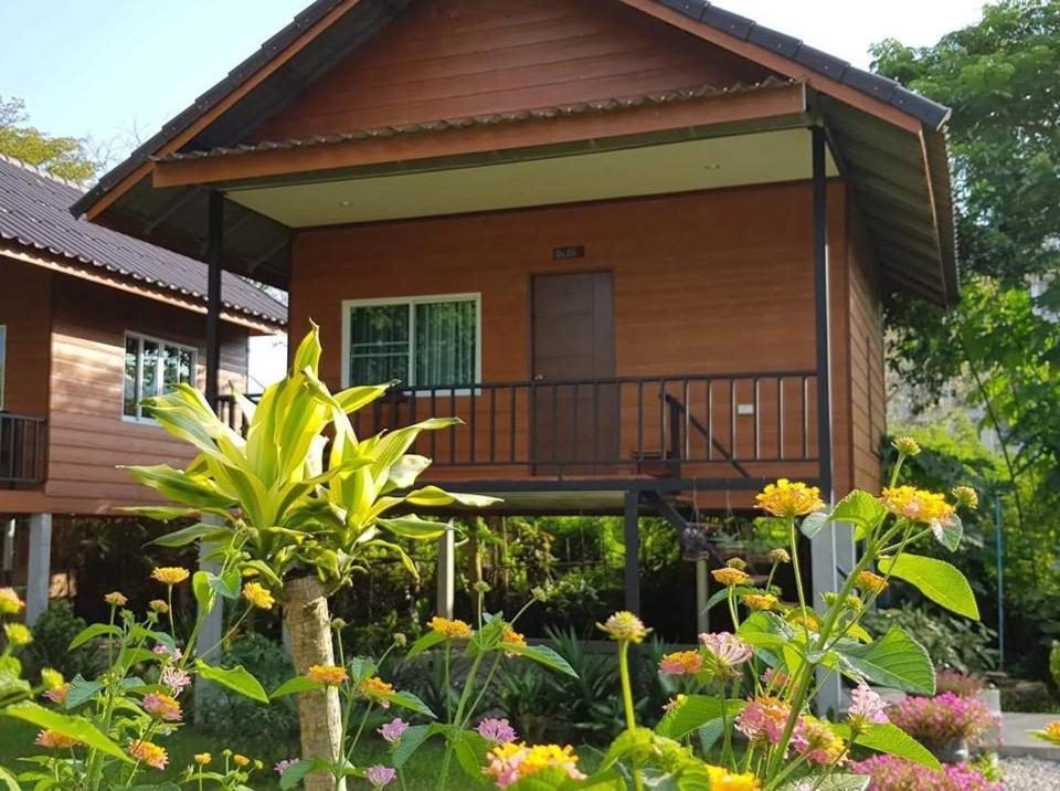 Pasanchai Bungalow Vang Vieng Exteriör bild