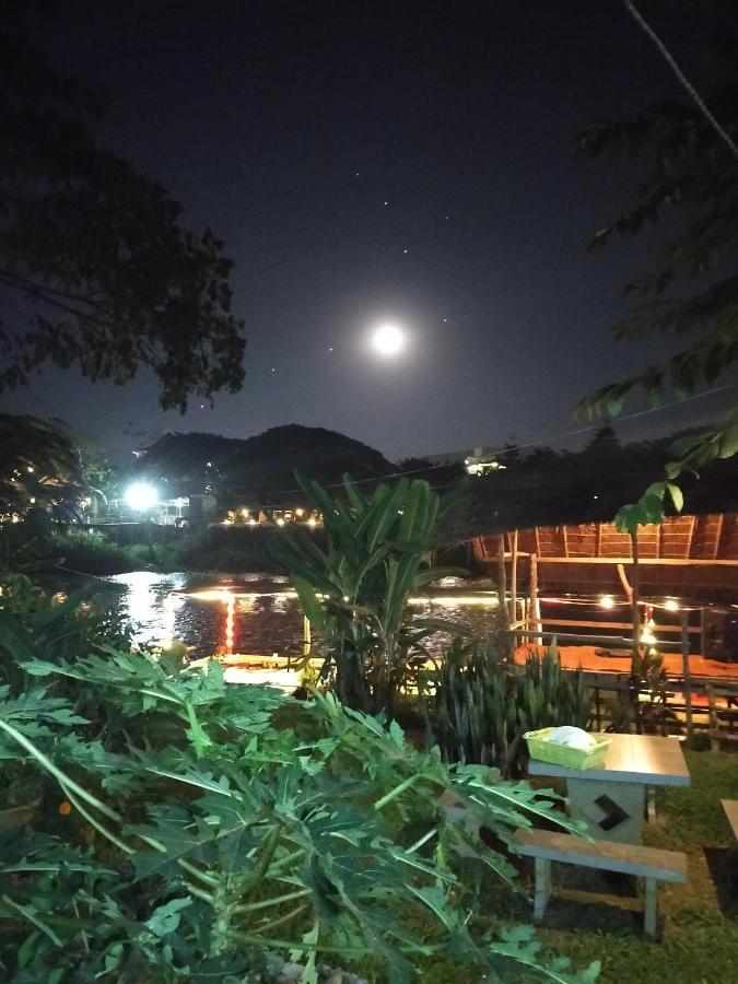 Pasanchai Bungalow Vang Vieng Exteriör bild