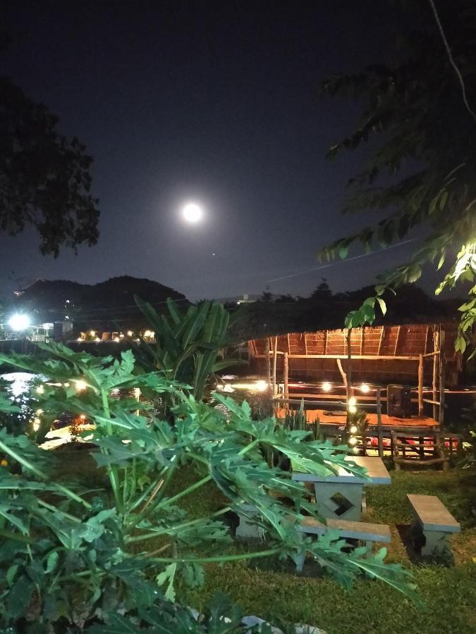 Pasanchai Bungalow Vang Vieng Exteriör bild